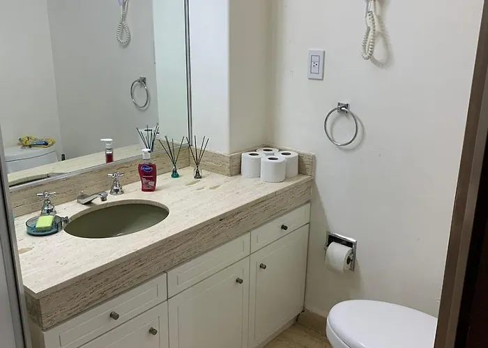Hermosa Habitación Y Baño Privado Servicio De Comidas Y A 10 Cuadras De Reforma A La Altura Del Angel